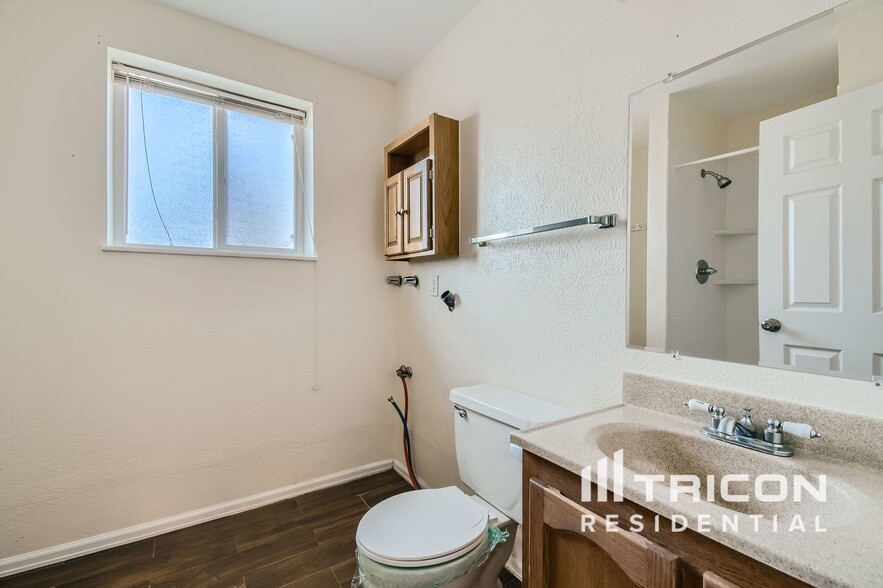 Building Photo - 348 S 29th Ave
