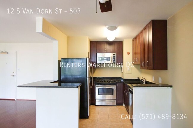 Building Photo - Light-filled 1Bd/1Bth in West End Condos i...