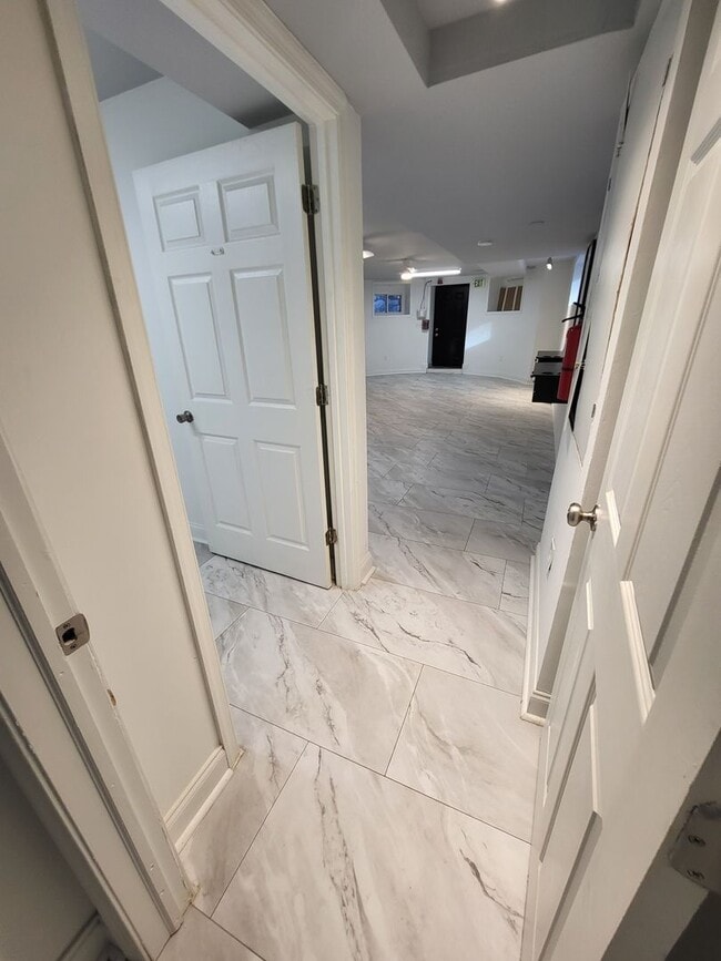 Building Photo - 2 W 21st St