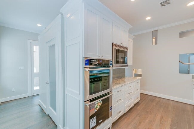 Building Photo - 650 Birdsall St