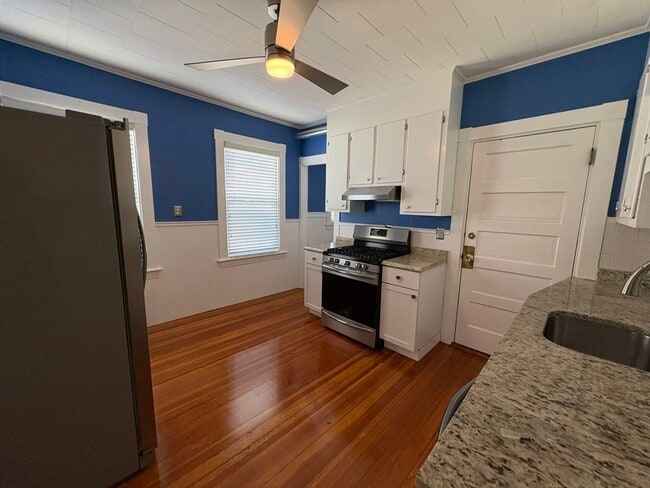 Building Photo - 62 Ibbetson St