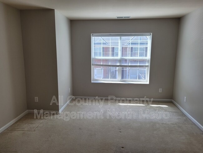 Building Photo - 9859 Murano View