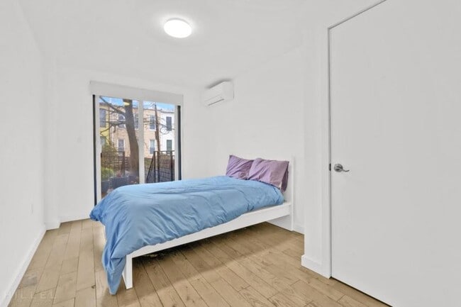 Building Photo - 2 bedroom in Brooklyn NY 11207