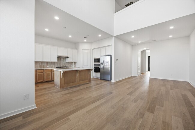 Building Photo - 16719 Lake Austin St
