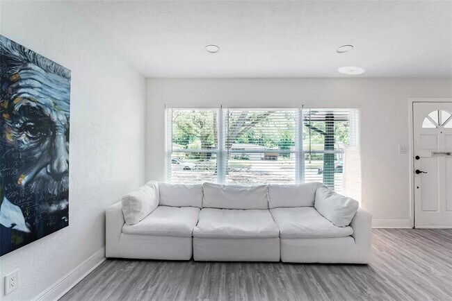 Building Photo - 2909 Hargill Dr