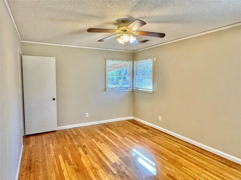 Building Photo - 1100 Lombard Dr