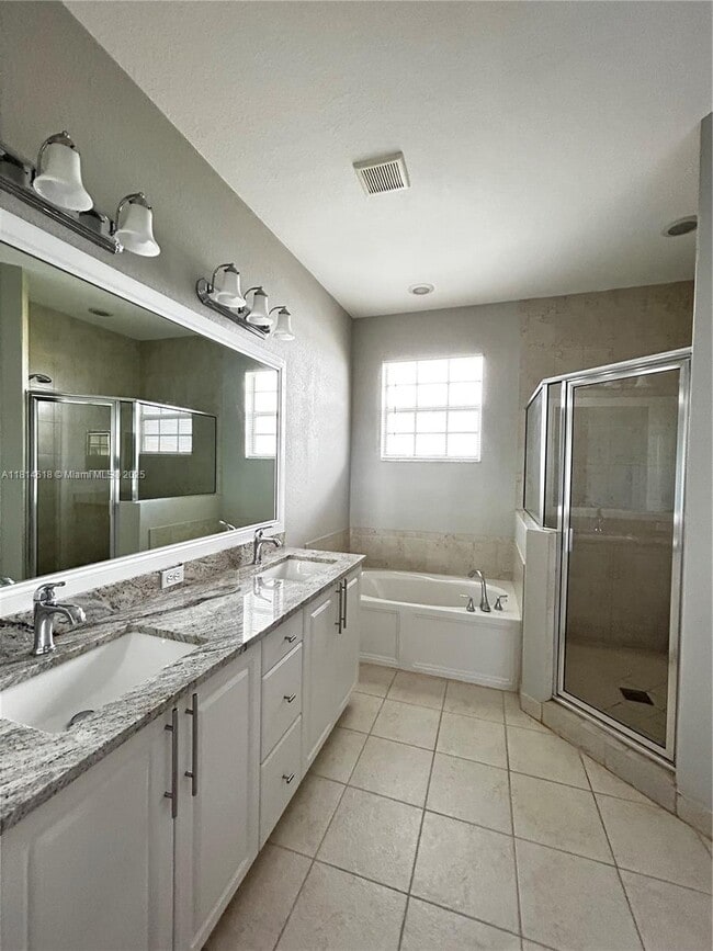 Building Photo - 9980 E Villa Cir