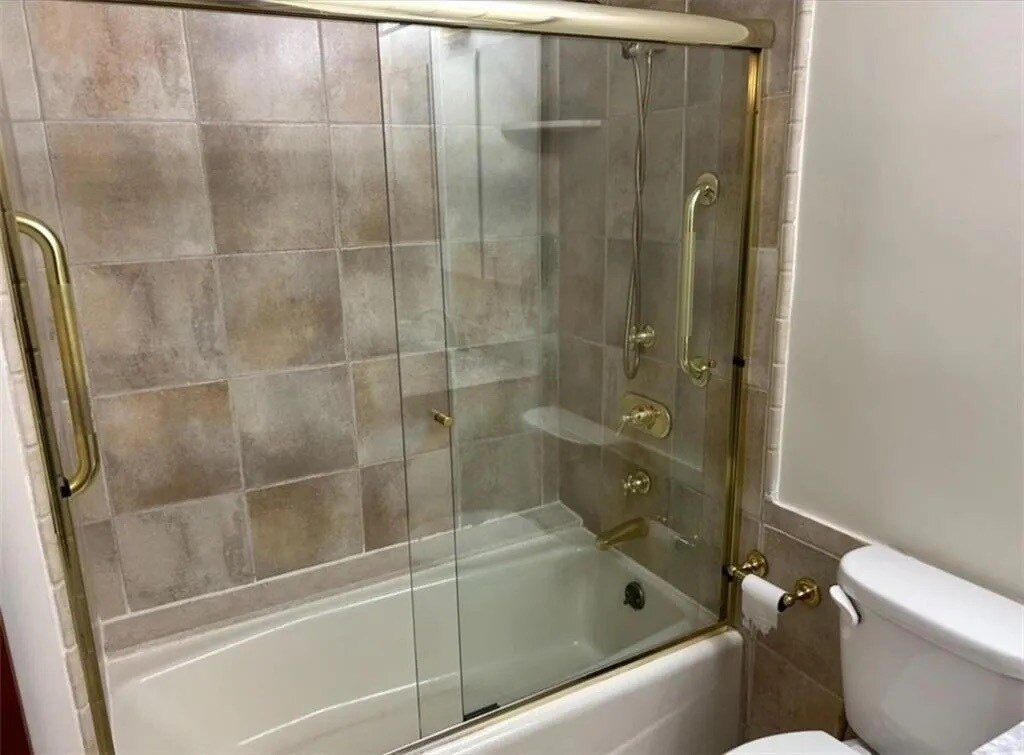 Shower in master bath - 9921 4th Ave