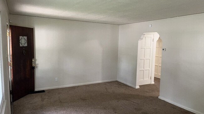 Building Photo - 1076 Sherwood Dr