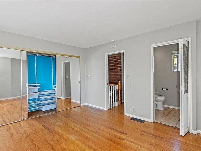 Building Photo - Gorgeous 3 bd 2 ba + Den Single Family hom...