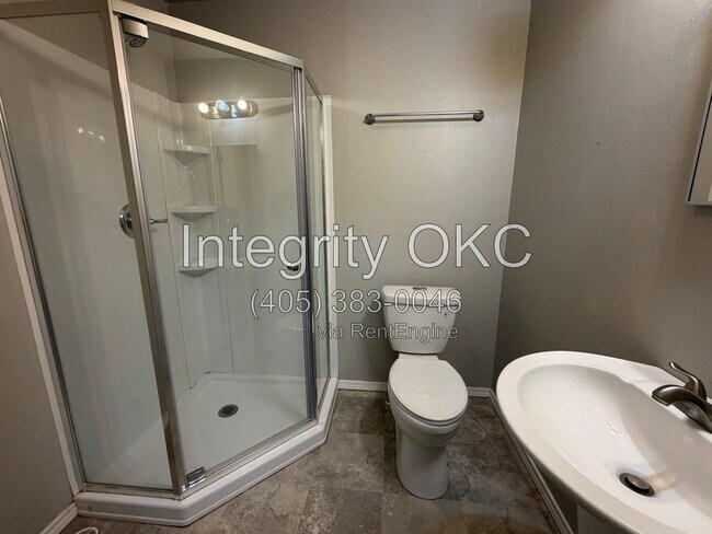 Building Photo - 5150 W Camp Dr