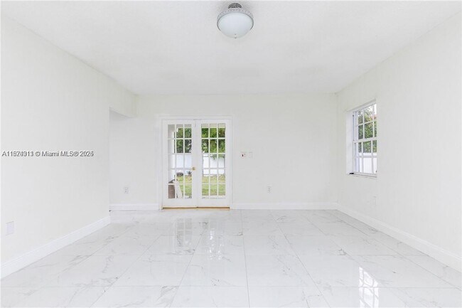 Building Photo - 18420 SW 77th Ct
