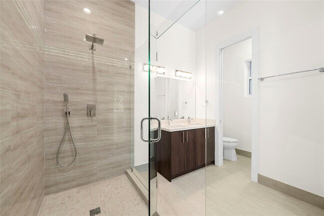 Building Photo - 1432 SW 4th Ave