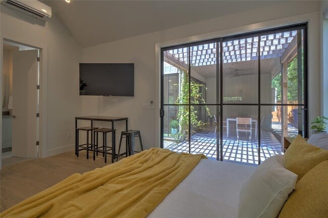 Building Photo - 6005 Woodrow Ave