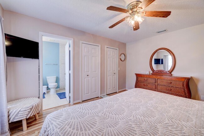 Building Photo - 1838 SE Genaro Terrace