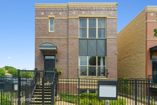 Primary Photo - 2042 W Warren Blvd