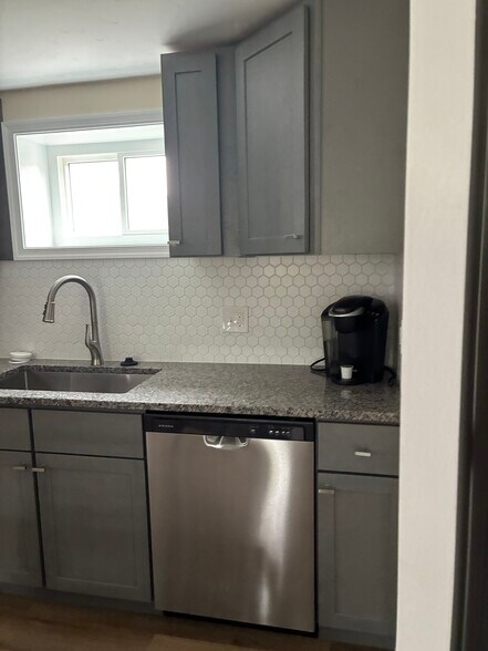 Building Photo - 1006 Willard Dr