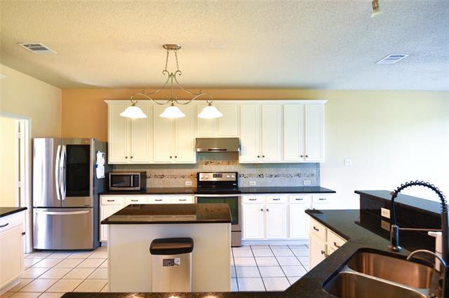Building Photo - 3921 Lakeside Dr