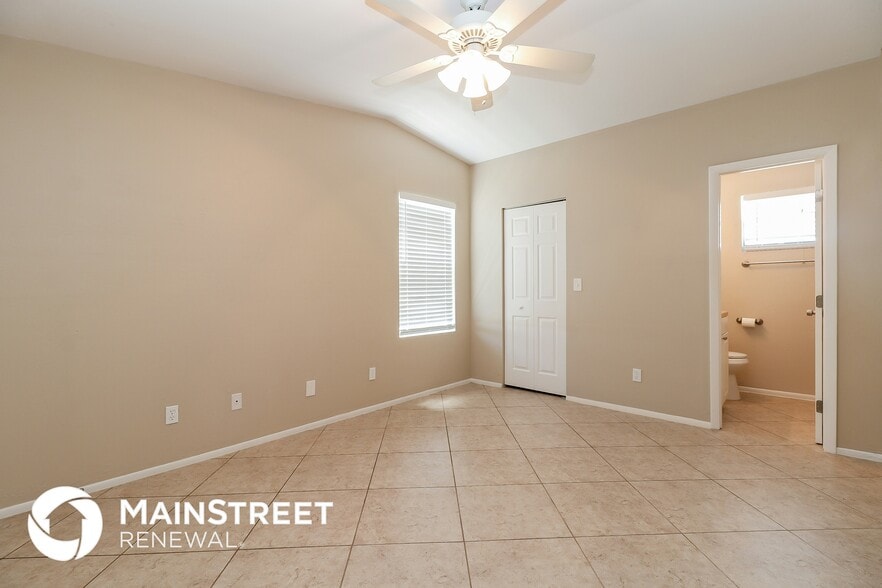 Building Photo - 721 NW Douglas Cir