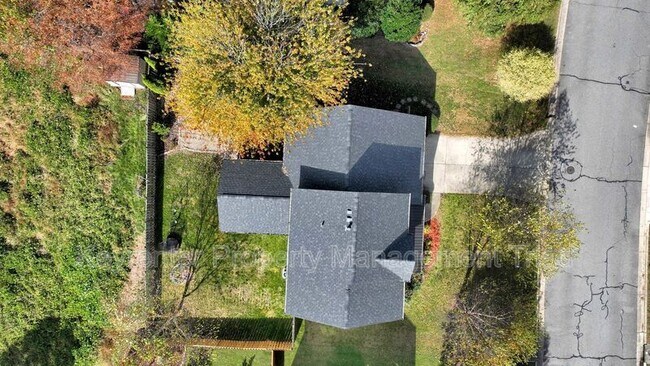 Building Photo - 3391 Valley Crossing Dr