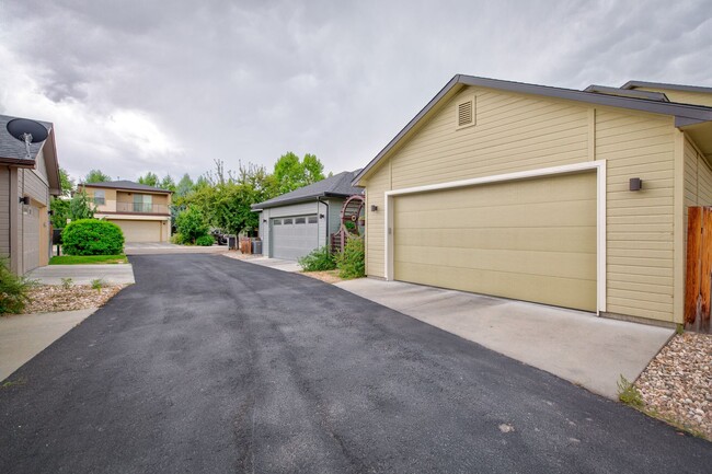 Building Photo - Sophisticated SE Boise Home Close To Downtown Boise