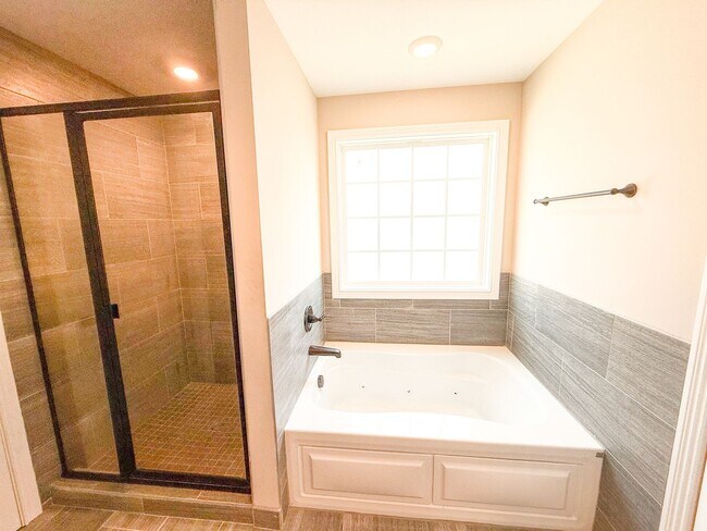 Building Photo - 5 Bedroom 3 Bathroom Home