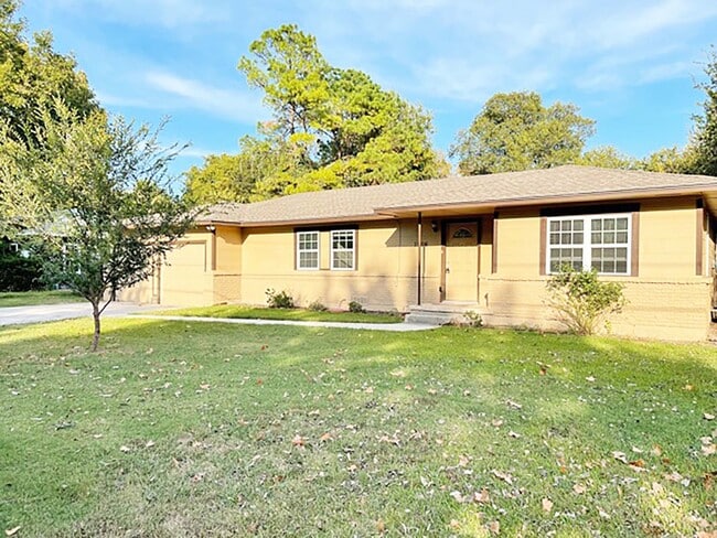 Building Photo - Great 4 Bdrm 2 Bath Home for Lease in Gainesville, Tx