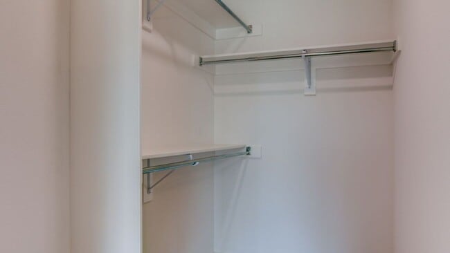 Building Photo - 4 Bedroom PG Townhome for Rent!