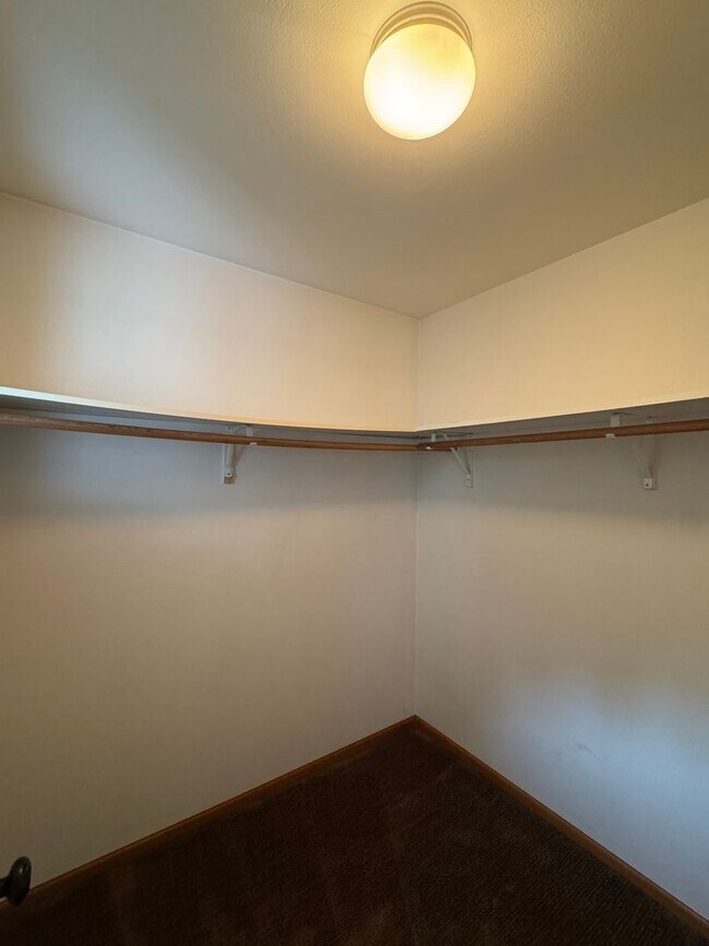 Building Photo - 10595 NE Kingston Meadow Cir