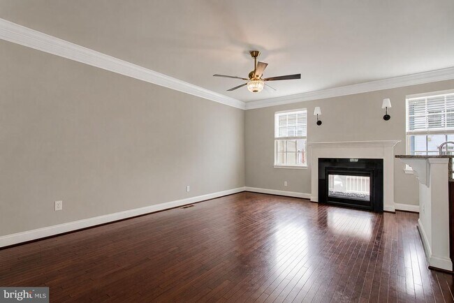 Building Photo - 703 Skippers Ln