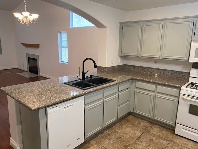 Building Photo - NW!! Single Story!! No Carpet!! No HOA!! B...