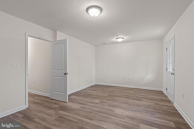 Building Photo - 27 Overshot Ln