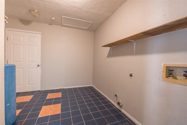 Building Photo - 16025 Stoneham Cir