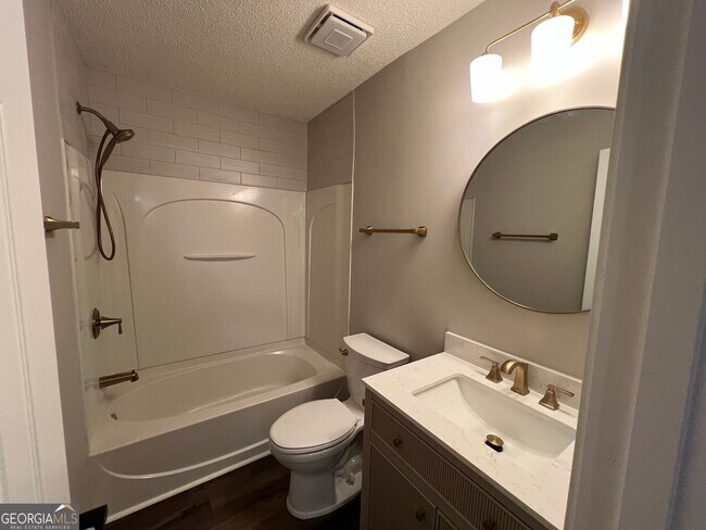 Building Photo - 117 Primrose Dr