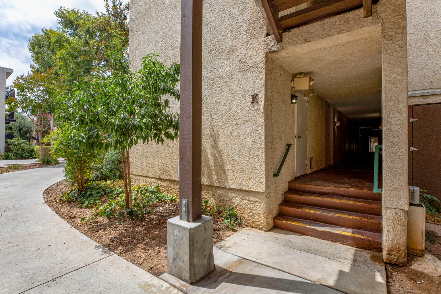 Building Photo - 5460 White Oak Ave
