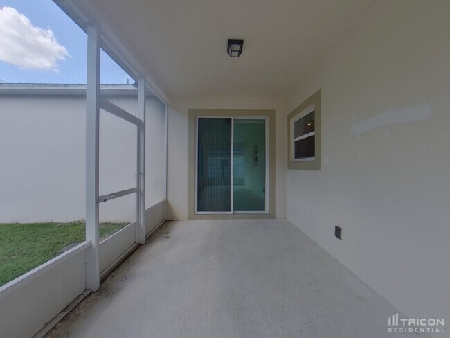 Building Photo - 617 del Pilar Dr