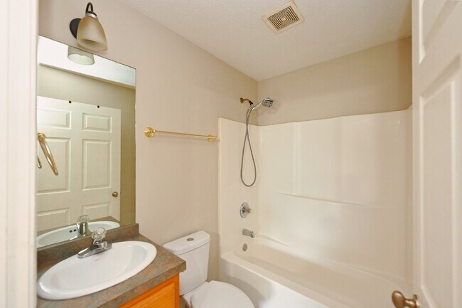 Building Photo - Springfield Gem! 3BR/2BA with Big Yard, St...
