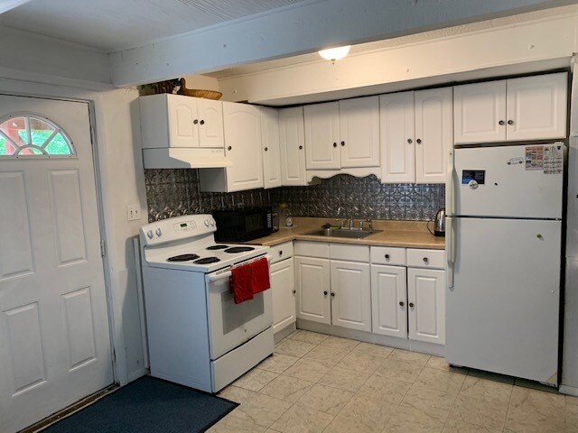 Building Photo - 10 Woodchuck Ln