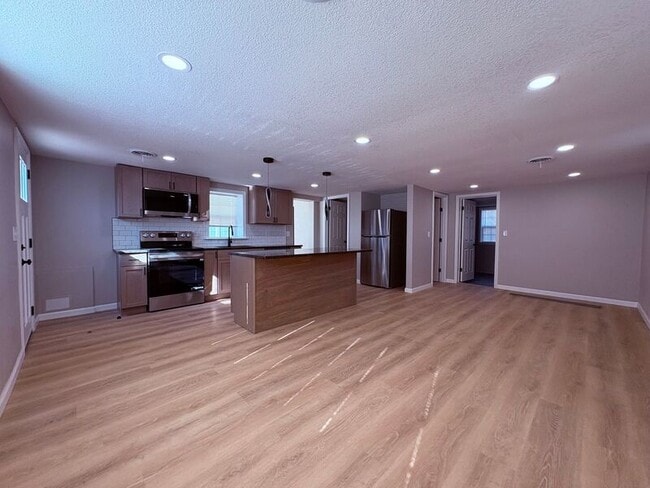 Building Photo - 8622 Walker Ave