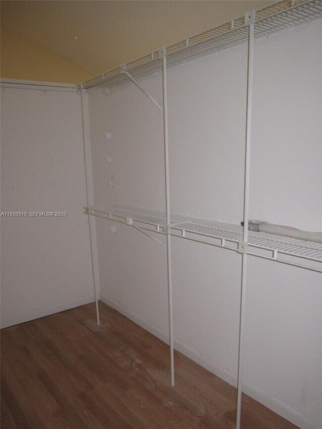 Building Photo - 405 SE 14th St