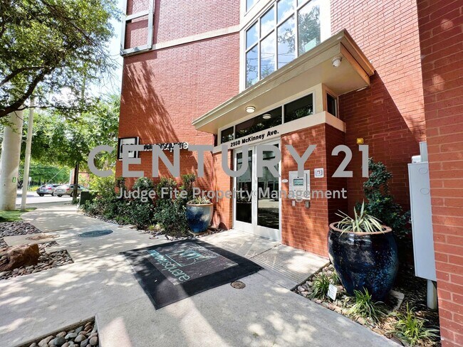 Primary Photo - Fantastic Second Floor 1/1.5 Bedroom Condo...