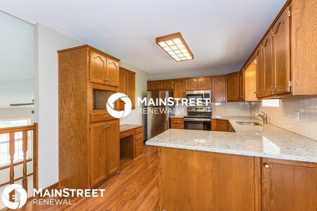 Building Photo - 4 Bedroom Pet-Friendly Home in Pleasant Hi...