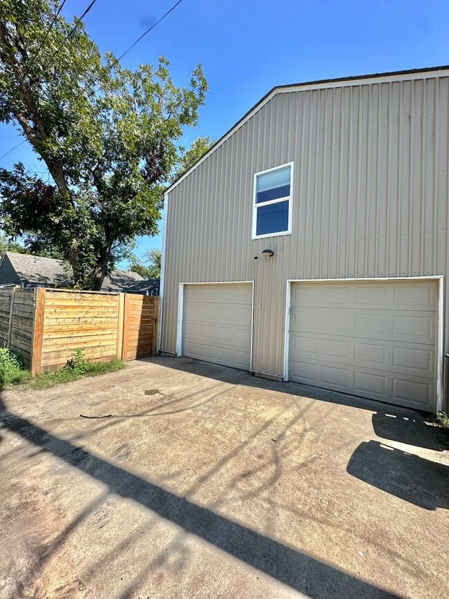 Building Photo - COMING OCTOBER 2025 - Spacious 1-Bedroom A...