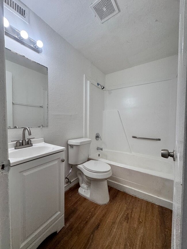 Building Photo - ONE BEDROOM APT WITH WATER PAID