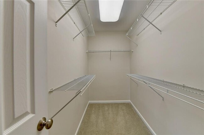 Building Photo - 4006 Edgecomb Dr