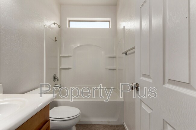 Building Photo - 4211 N 153rd Dr