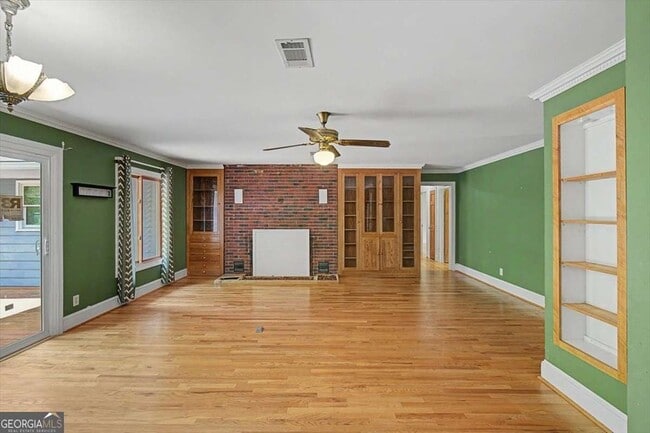 Building Photo - 269 W Hermitage Rd NE