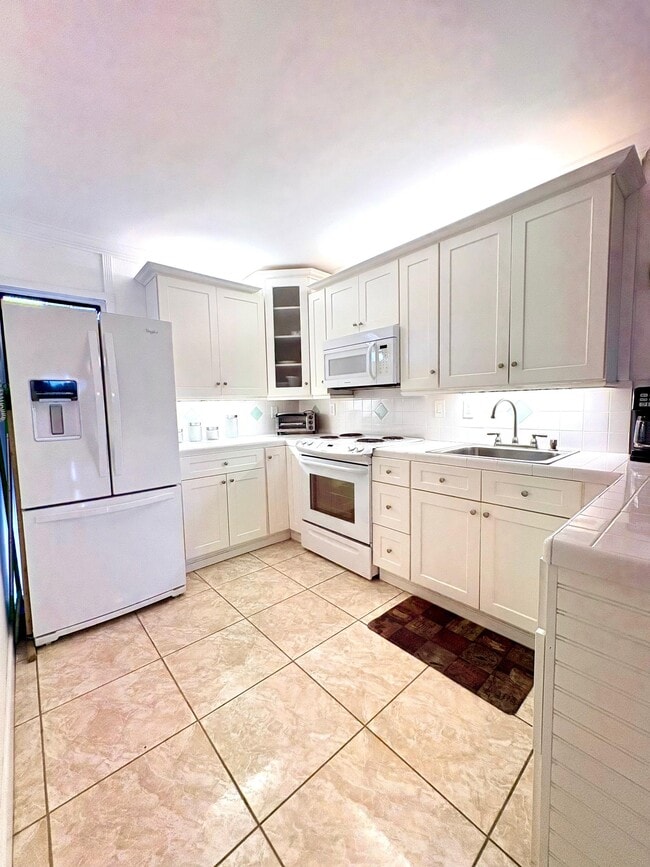 Building Photo - 20500 W Country Club Dr