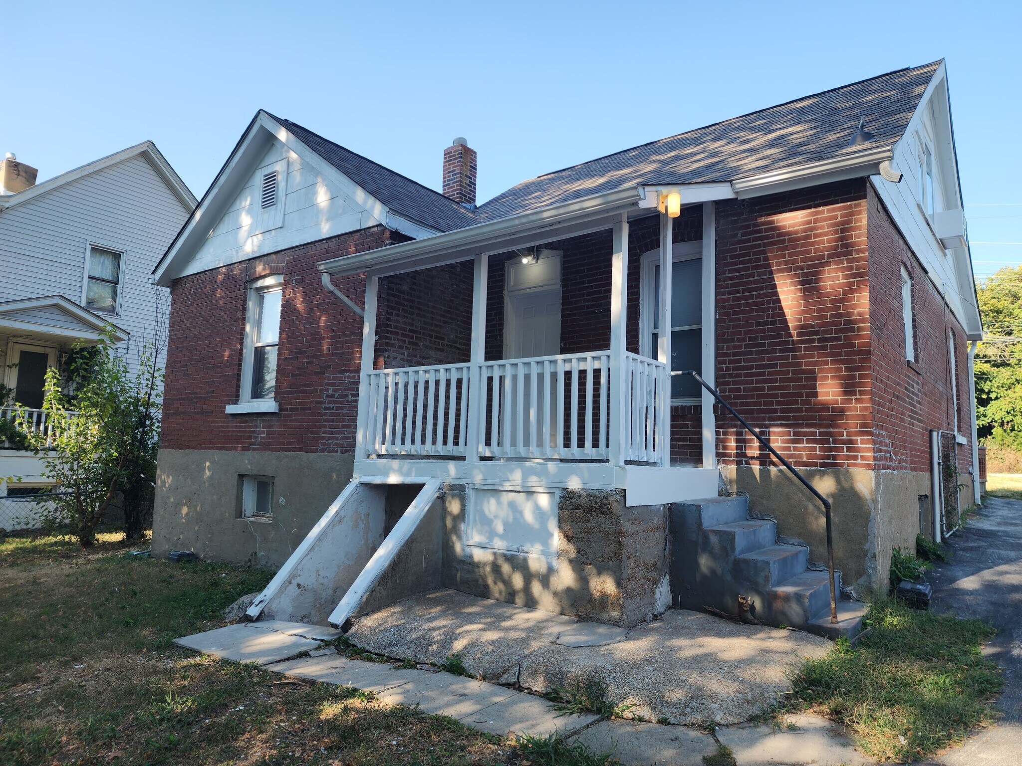 Building Photo - 233 Redmond Ave