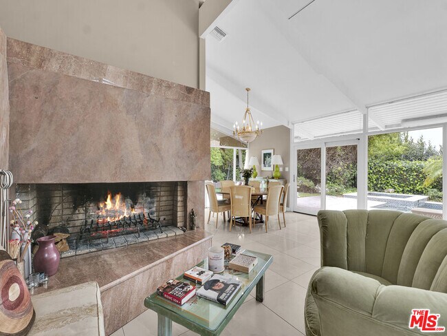 Building Photo - 3835 Sapphire Dr